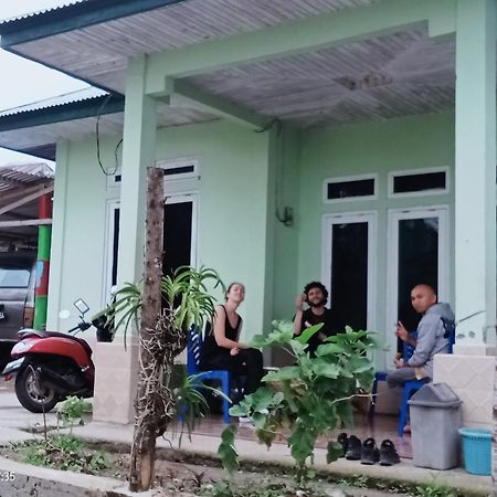 Petra Homestay Bangka Leda Рутенг Екстер'єр фото