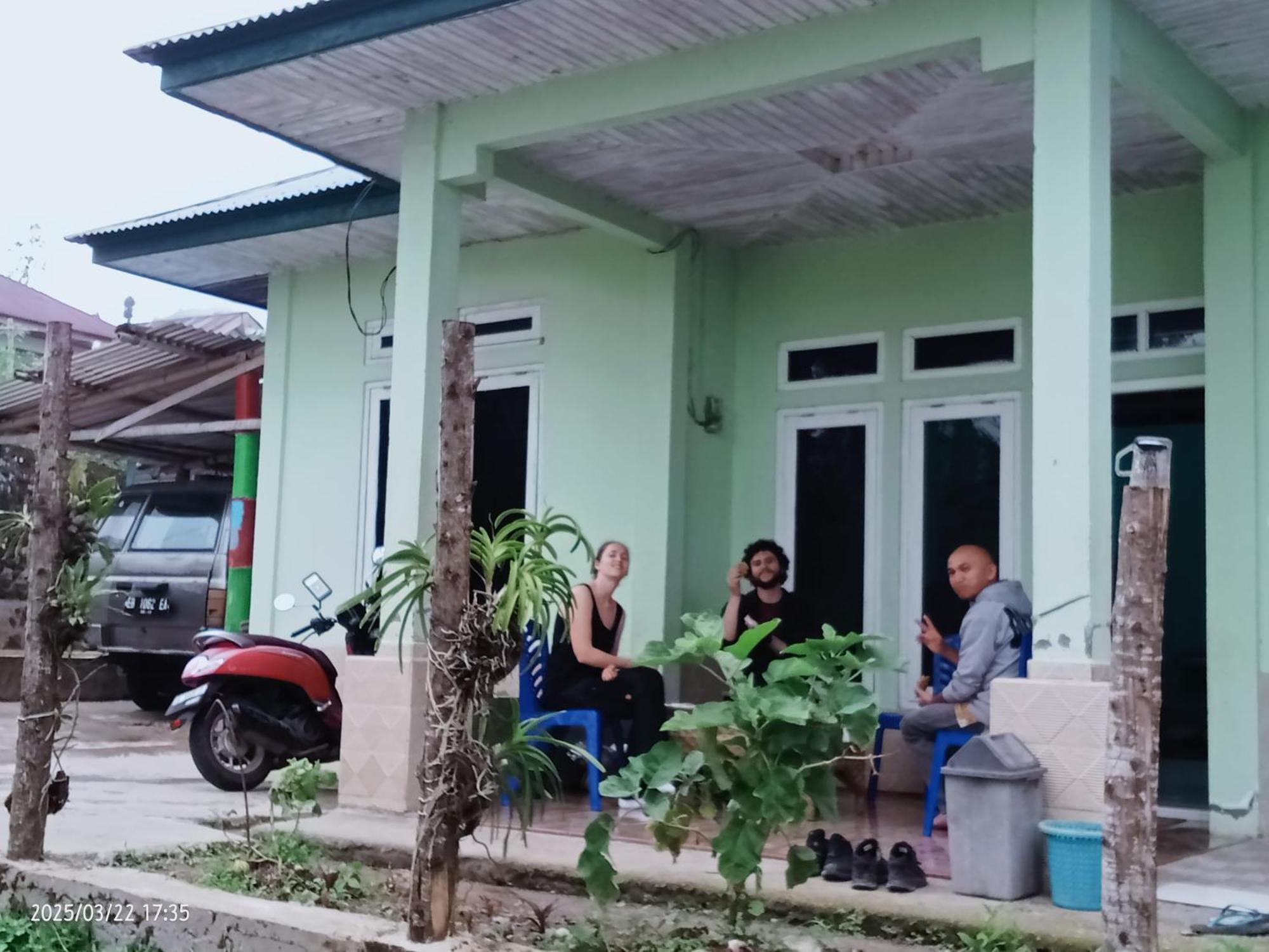 Petra Homestay Bangka Leda Рутенг Екстер'єр фото