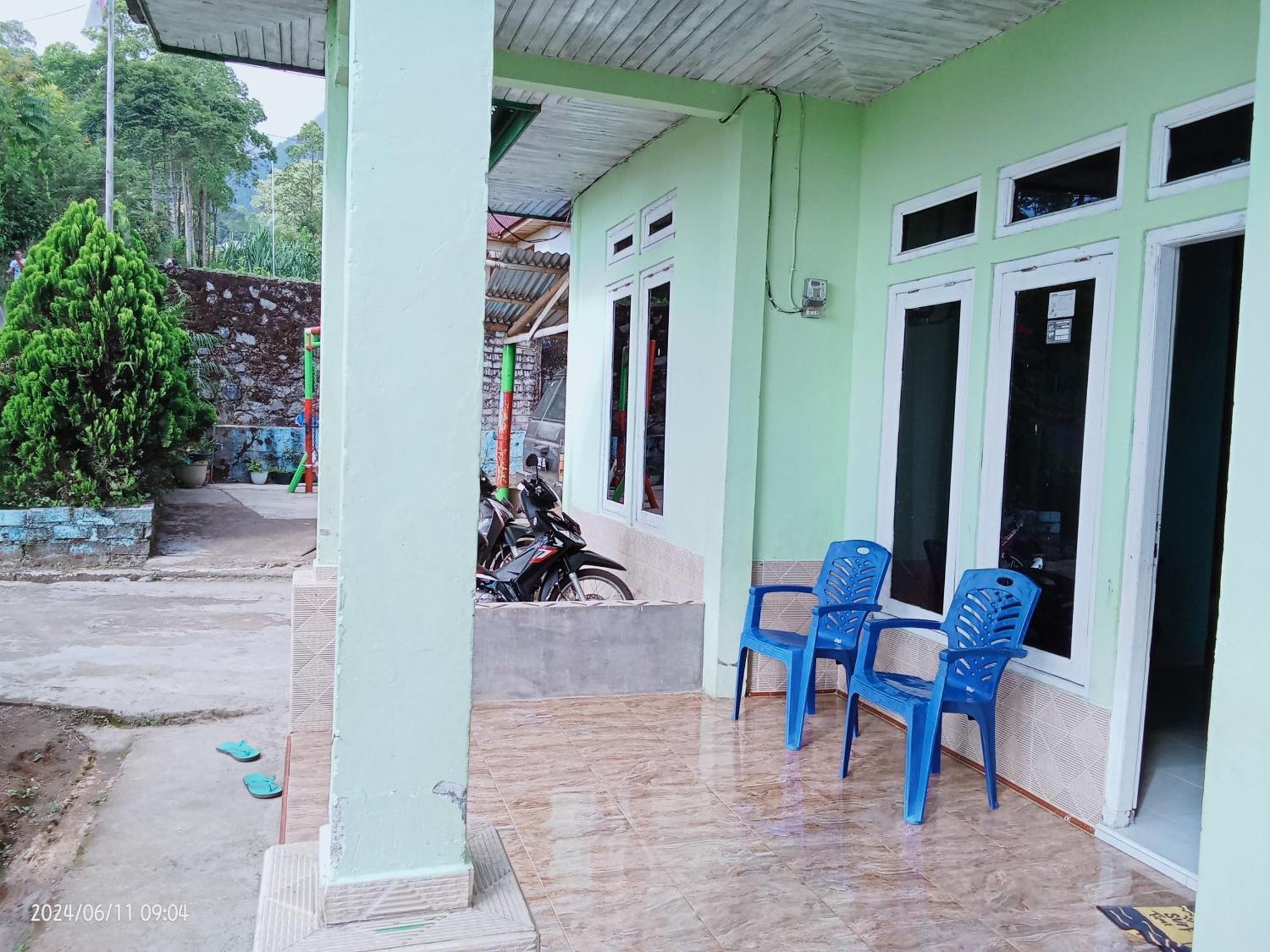 Petra Homestay Bangka Leda Рутенг Екстер'єр фото