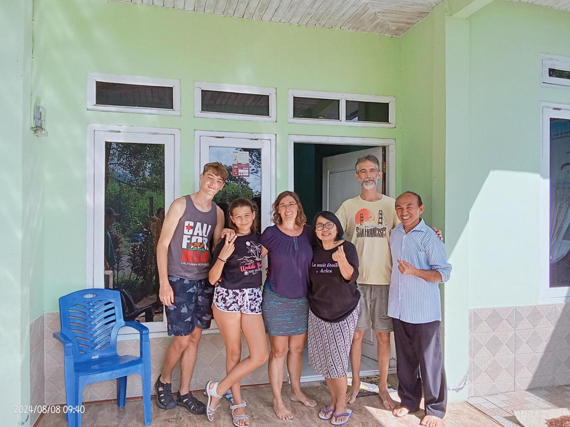 Petra Homestay Bangka Leda Рутенг Екстер'єр фото